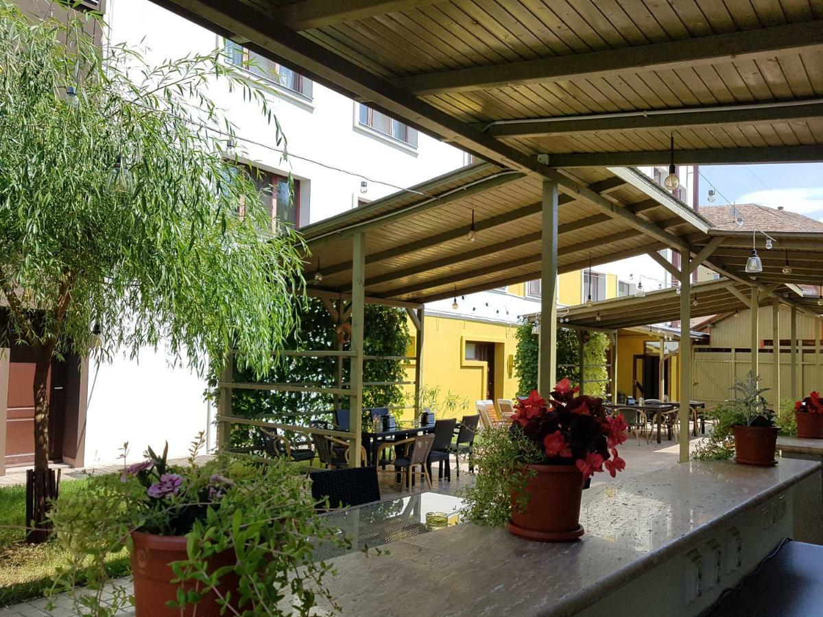 Hotel Dacor Orăştie Esterno foto